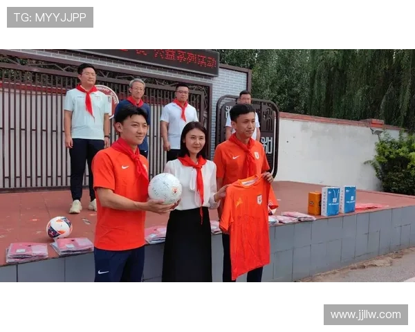 山东泰山俱乐部走进校园开展公益活动